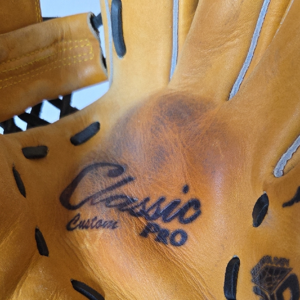 Mizuno Yellow and Black Baseball Glove - Picture 5 of 7